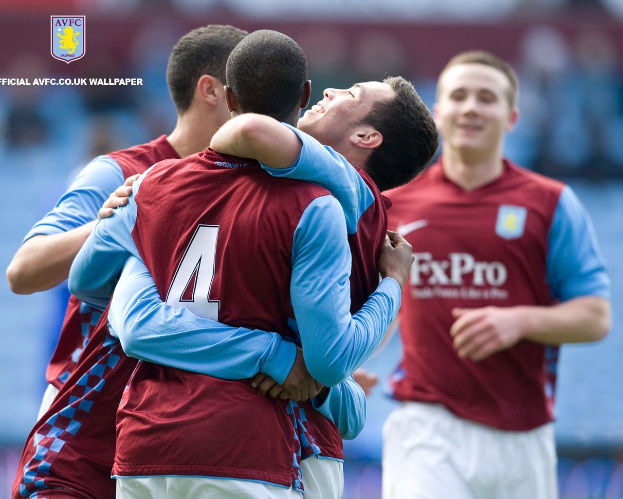 被批把队长袖标扔在地上泄愤，曼德拉戈拉：是队友没接住（被指怒扔队长袖标泄愤，曼德拉戈拉澄清：是传给队友，没接到才落地）