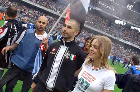 近15年谷歌每年搜索量最高球员：C罗10次断崖领先，梅西仅1次