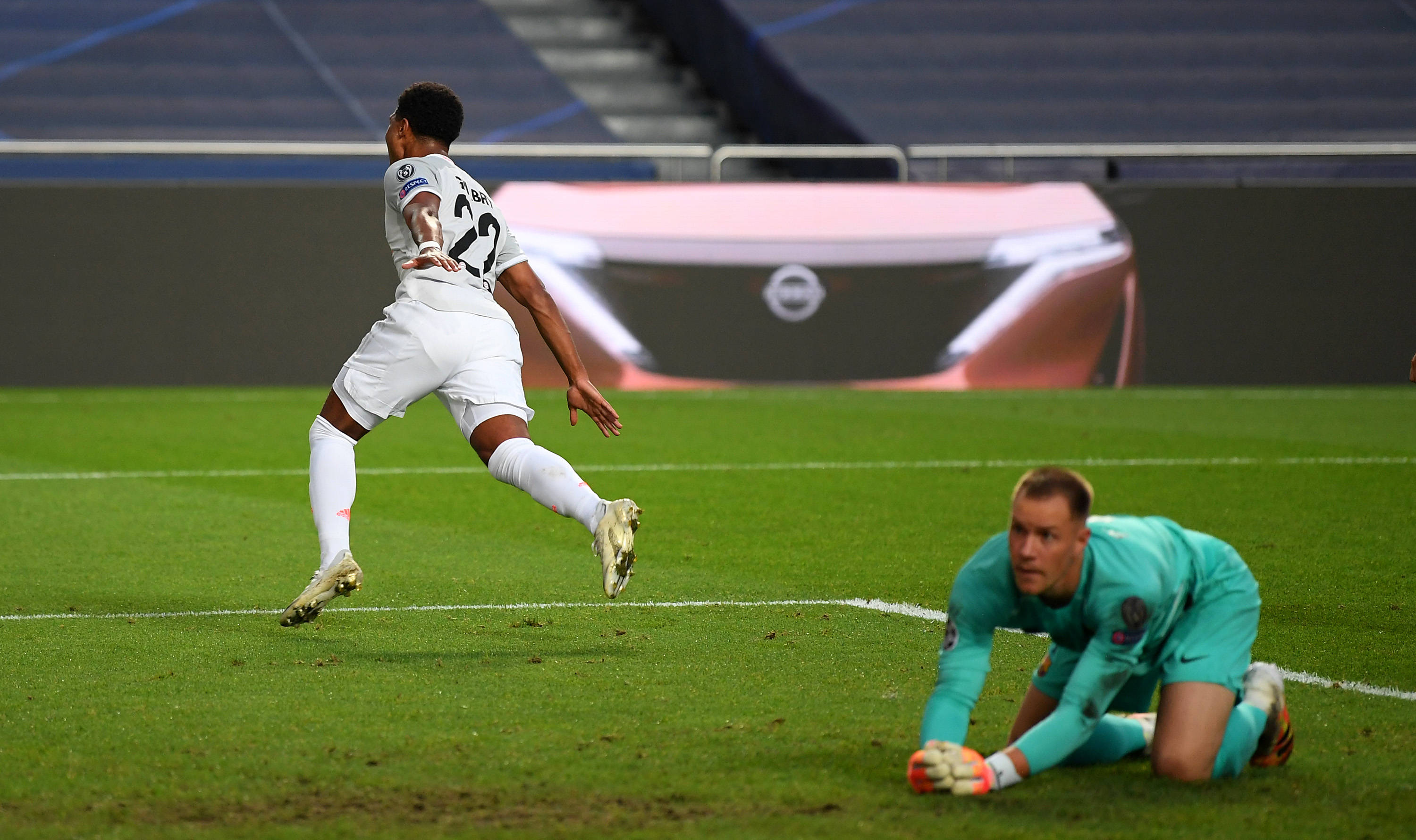 罗马诺：卢克曼没参加训练，这是他对亚特兰大的回应